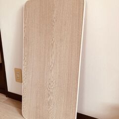 折りたたみテーブルの画像