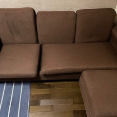 無料差し上げます　3人掛けソファ　オットマン付きの画像