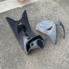 中古 純正部品 スズキ SUZUKI レッツ2 シールドレッグ ステップフロアの画像