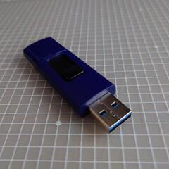 スライド式USBメモリー 8GB 高速規格USB 3.2 Gen 1 Type-A メーカー直送新品 片手で簡単操作可能ストラップホール付き シリコンパワーBlaze B05の画像