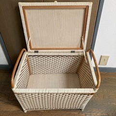 ハローキティ収納ボックスの画像