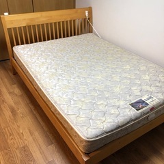 ダブルベッド&マットレス付きの画像