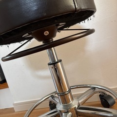 昇降式キャスター　回転チェアーの画像