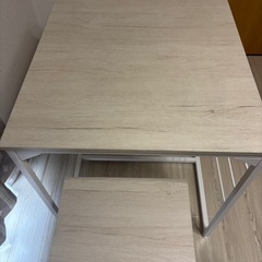 ダイニングテーブルイスセットの画像