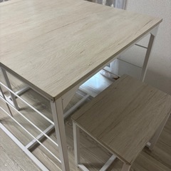 ダイニングテーブルイスセットの画像