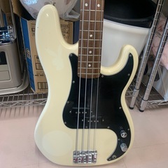 美原店Squier PRECISION BASS スクワイヤー プレシジョン ベース　ホワイトの画像