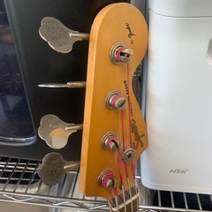 美原店Squier PRECISION BASS スクワイヤー プレシジョン ベース　ホワイトの画像