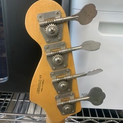 美原店Squier PRECISION BASS スクワイヤー プレシジョン ベース　ホワイトの画像