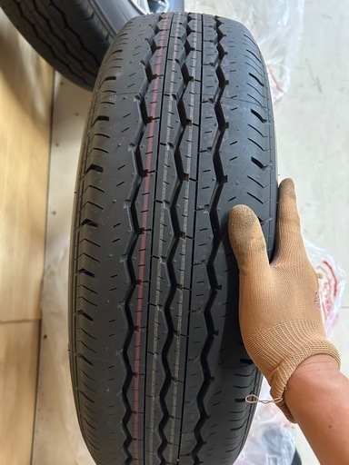 くらしを楽しむアイテム 新車外し ハイエース 送料込み 195/80R15 ブリヂストン4本純正 タイヤ・ホイール