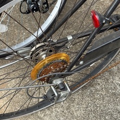 パンクした自転車の画像