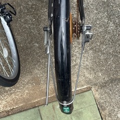 パンクした自転車の画像