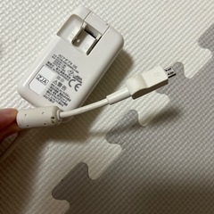 NTT docomo ACアダプタ 05 携帯充電器の画像
