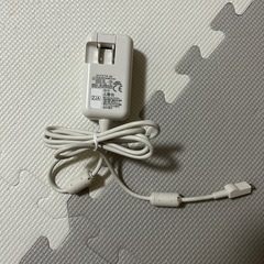 NTT docomo ACアダプタ 05 携帯充電器の画像