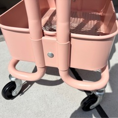 IKEA ロースフルト 蓋付き ワゴン ピンクの画像