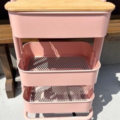 IKEA ロースフルト 蓋付き ワゴン ピンクの画像