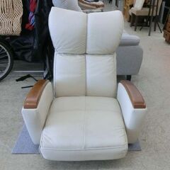 回転座椅子 レバー式リクライニング アイボリー 白系 フロアチェア 肘付き本革座椅子 ポケットコイル レザー ポケット付き 札幌 西野店の画像