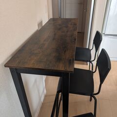 バーテーブルとIKEAのバースツール3脚の画像