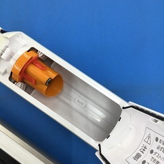 アイリスオーヤマ コードレス掃除機 IC-SLDC11E-WP 2020年製の画像