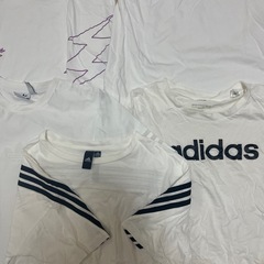 adidas スポーツウェアの画像