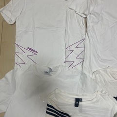 adidas スポーツウェアの画像