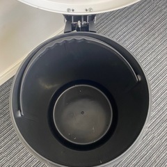【決定】ペダル式ゴミ箱の画像