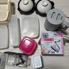 タッパやカゴ　キッチン用品の画像