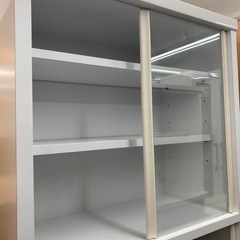 🍽️大川家具🍽️2面食器棚🍽️日本製🍽️ガラス戸🍽️ホワイト🍽️省スペース🍽️2231の画像