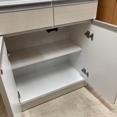 🍽️大川家具🍽️2面食器棚🍽️日本製🍽️ガラス戸🍽️ホワイト🍽️省スペース🍽️2231の画像