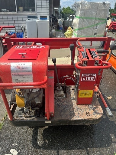 ダンプ機能付き運搬車