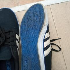 adidasのメンズシューズの画像