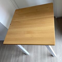 IKEA PINNTORPテーブルの画像