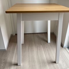 IKEA PINNTORPテーブルの画像