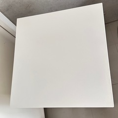 IKEA ベッドサイドテーブルの画像