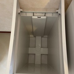ゴミ箱2つの画像
