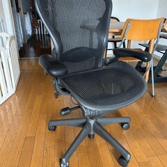 Herman Miller アーロンチェアの画像