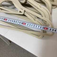滑らないハンガー76本！の画像
