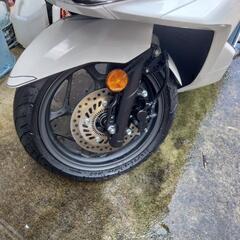 広島発！希少！2025年モデル　ホンダ　PCX125 走行距離3km ！　登録しただけのほぼ新車です、スマートキー二個　取扱説明書　保障書　キーレス2個　ナンバー登録済み　自賠責保険も9月末まであるので乗って変えれますよ！　。の画像