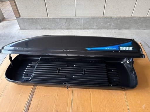 車で行くアウトドアに！光沢のある外装、手頃な大きさのTHULEジェットバッグOCEAN600売ります