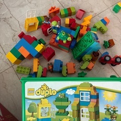 LEGOと積み木セットの画像