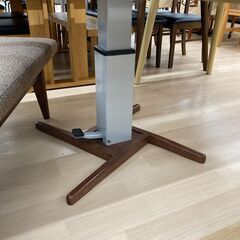 【リユースのサカイ野々市店】 ダイニングセット 昇降テーブル/ベンチx2 W(幅)120×D(奥行き)80×H(高さ)70cm ※クリーニング済みの画像