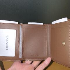 新品未使用COACH三つ折り財布 (KK プロフ確認必須) 野方の小物