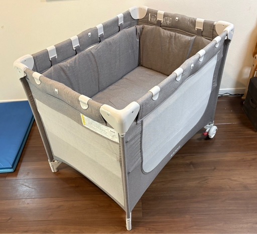 KATOJI ベビーベッド グレー メッシュ おむつ替えテーブル付き