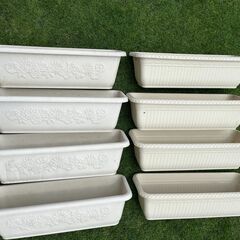 新品ではありませんが、プランターをまとめて出品します