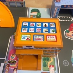 タカラトミー(TAKARA TOMY) 『 トミカ かんたんおかたづけ! にぎやかサウンドタウン 』の画像