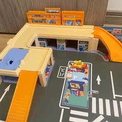 タカラトミー(TAKARA TOMY) 『 トミカ かんたんおかたづけ! にぎやかサウンドタウン 』の画像