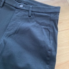 ユニクロ　レディース　黒パンツ　Lの画像