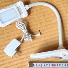 美品 ほぼ未使用 LEDライト 卓上スタンド  LEDデスクライトの画像