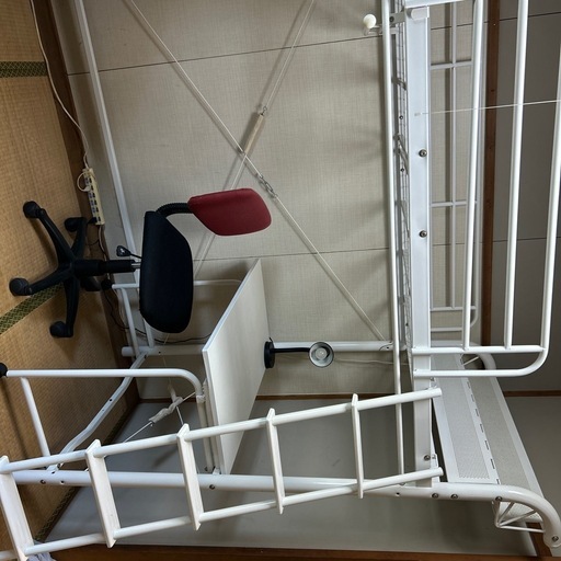 商談中！折りたためる机付きロフトベッド