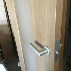 開きドア。使用年数三年です。傷があります写真でご確認お願いしますの画像