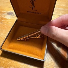YSL ネクタイピン　の画像
